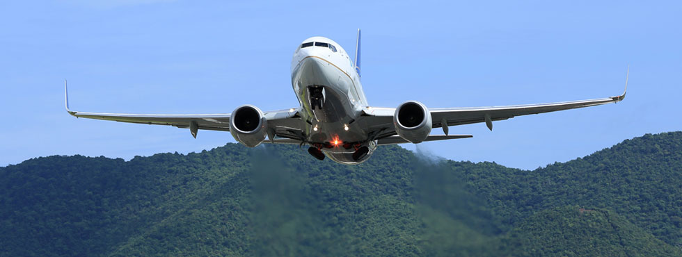 Top-Image-UAL United Airlines Boeing 737 airliner taking off from a Caribbean island